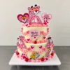 Torta de dos pisos temática de la Pantera Rosa con corazones y mensaje para mamá